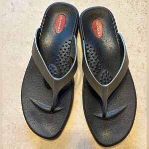 Okabashi Gray and Black Flip Flops